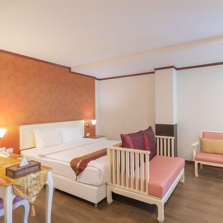 J&Y Hotel Latphrao 35 Bangkok Dış mekan fotoğraf