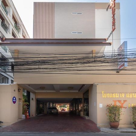 J&Y Hotel Latphrao 35 Bangkok Dış mekan fotoğraf