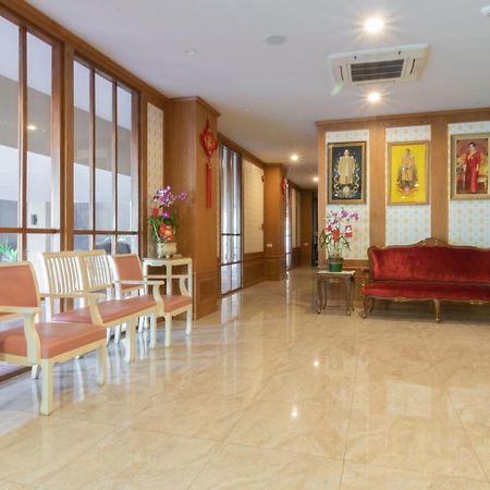 J&Y Hotel Latphrao 35 Bangkok Dış mekan fotoğraf