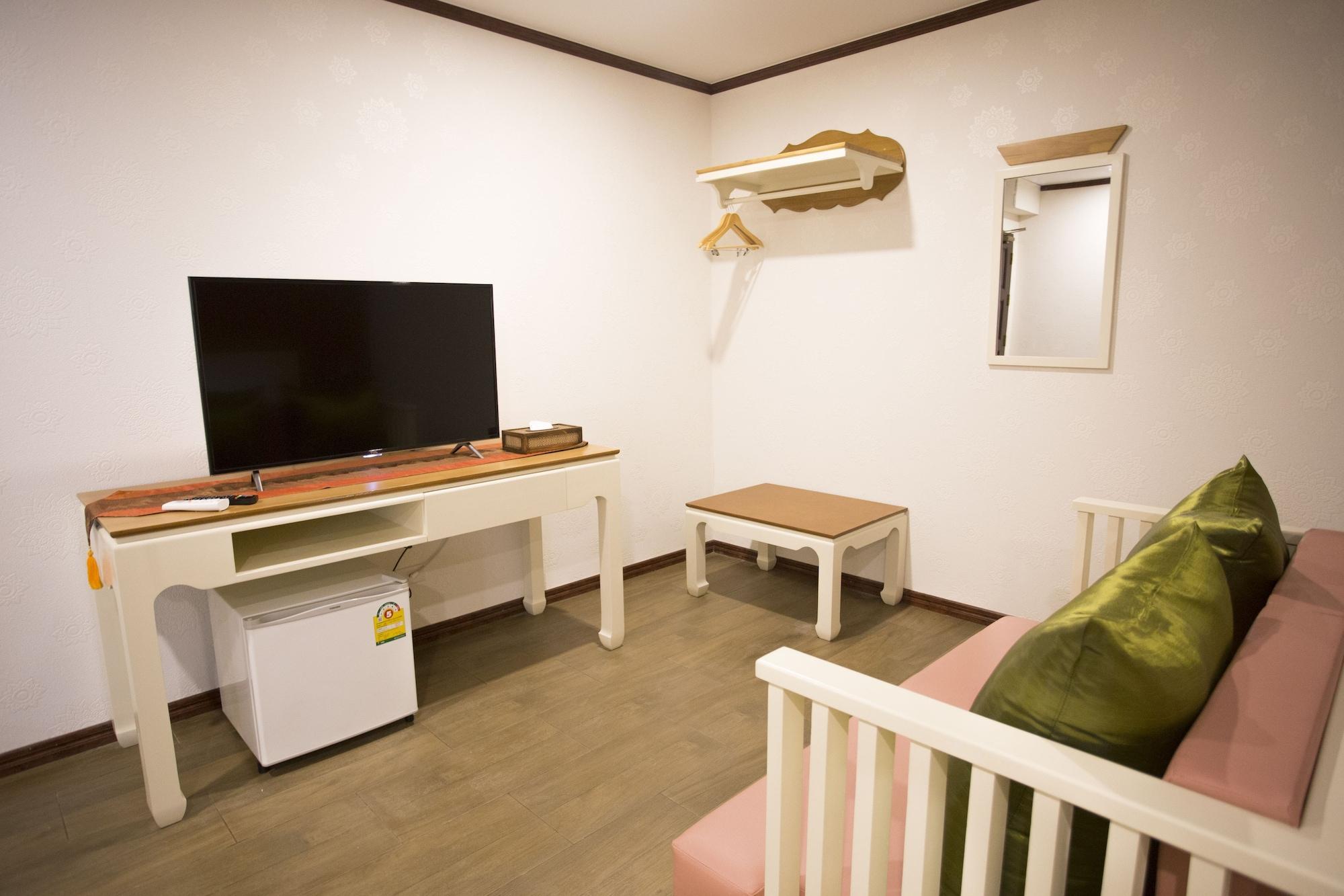 J&Y Hotel Latphrao 35 Bangkok Dış mekan fotoğraf