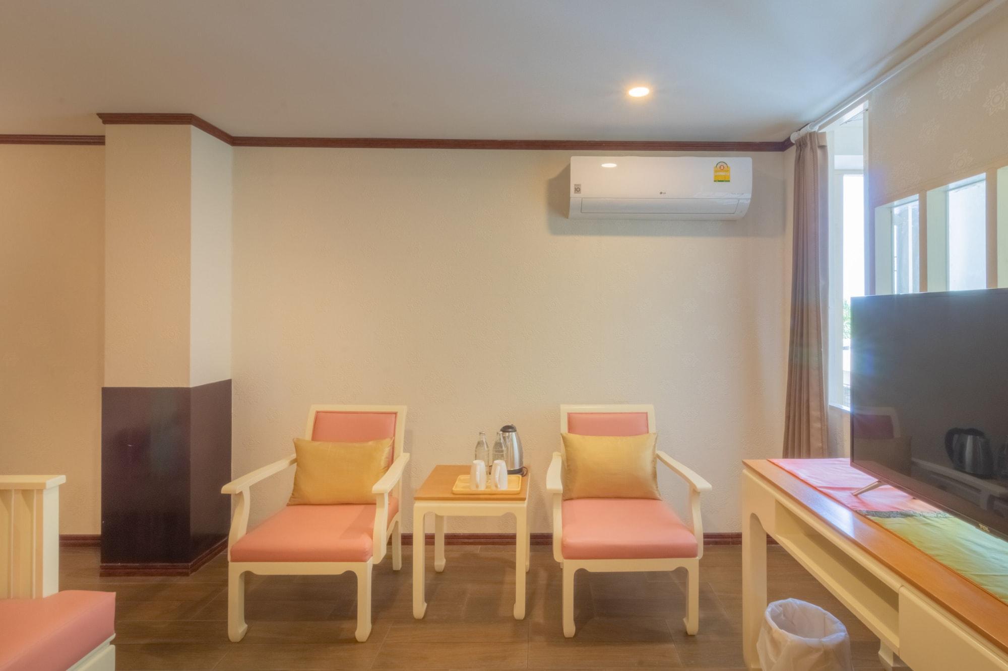 J&Y Hotel Latphrao 35 Bangkok Dış mekan fotoğraf