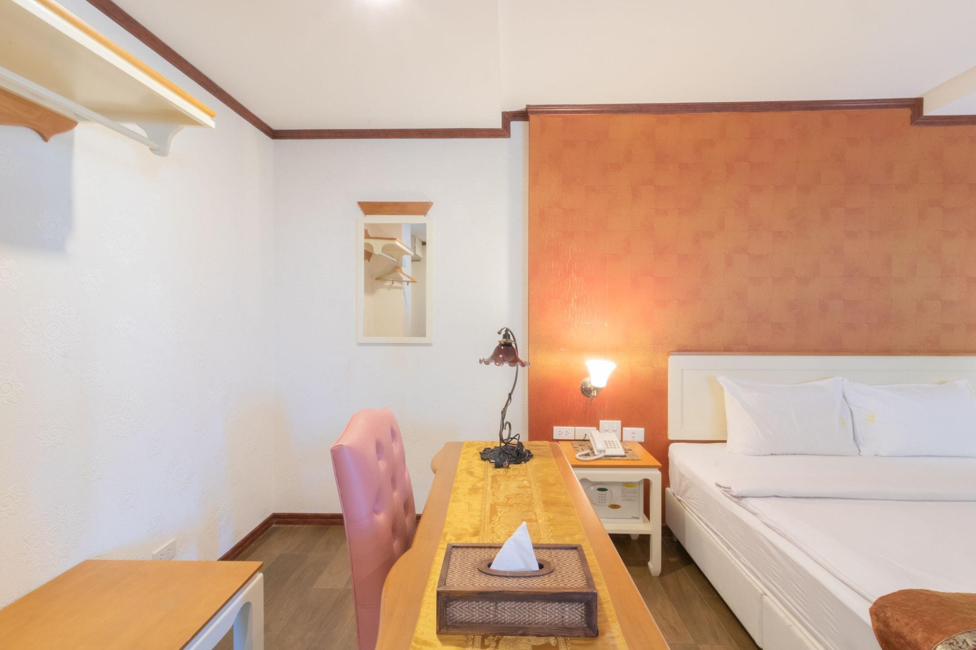 J&Y Hotel Latphrao 35 Bangkok Dış mekan fotoğraf