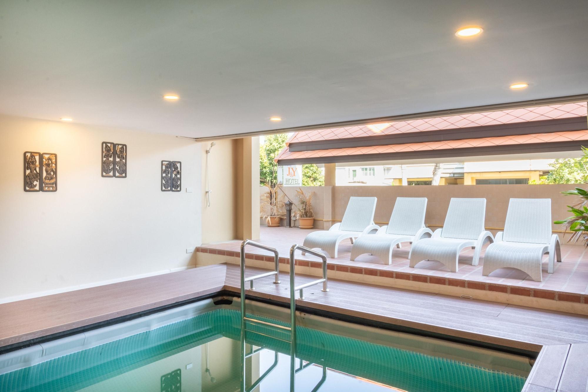 J&Y Hotel Latphrao 35 Bangkok Dış mekan fotoğraf