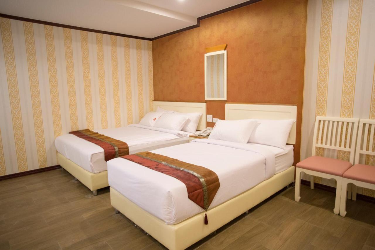 J&Y Hotel Latphrao 35 Bangkok Dış mekan fotoğraf