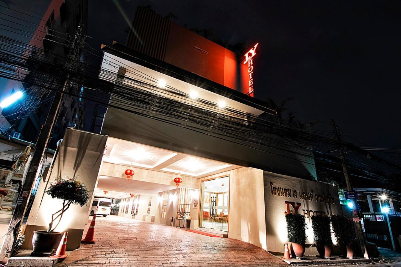 J&Y Hotel Latphrao 35 Bangkok Dış mekan fotoğraf