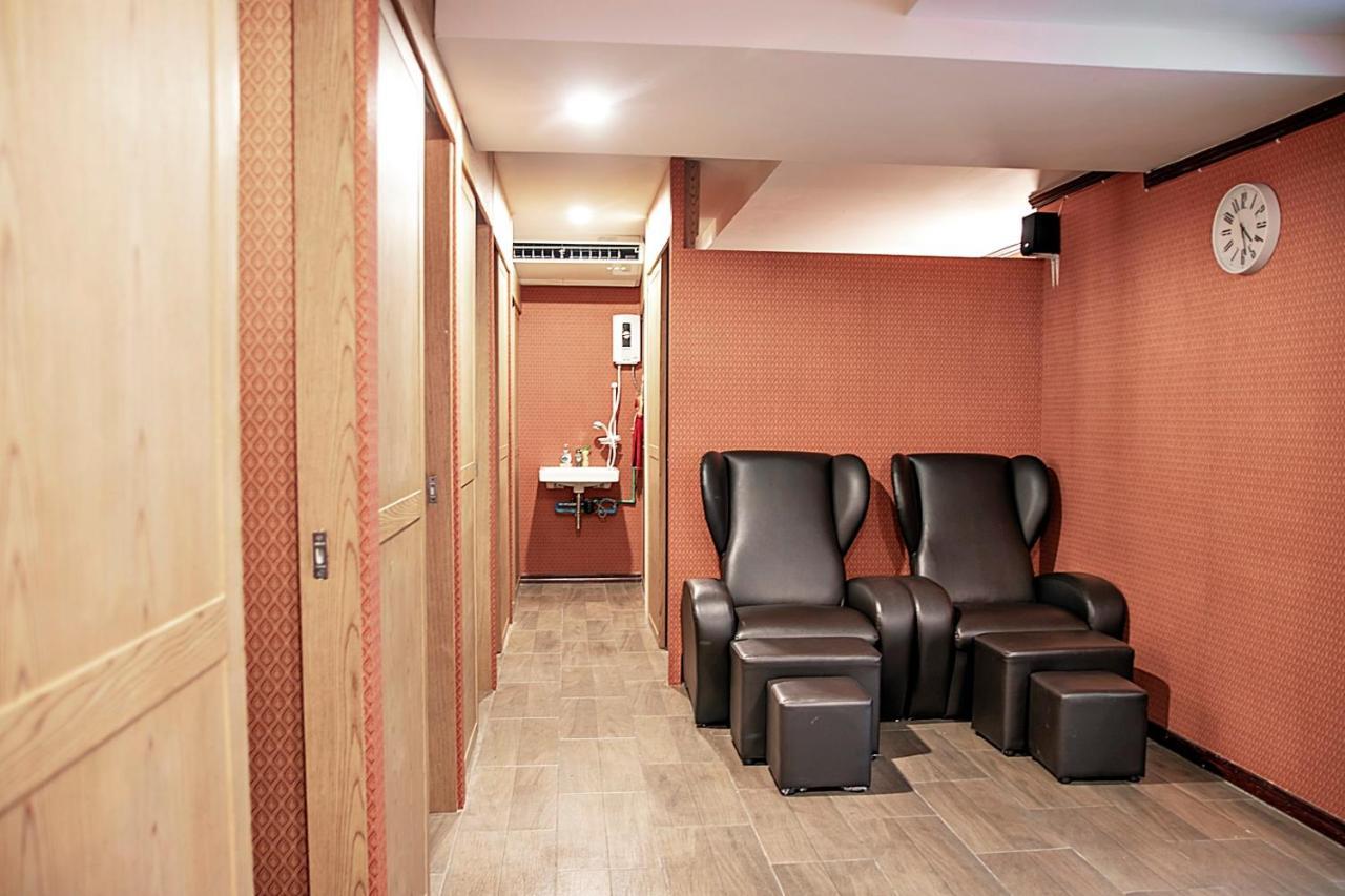 J&Y Hotel Latphrao 35 Bangkok Dış mekan fotoğraf