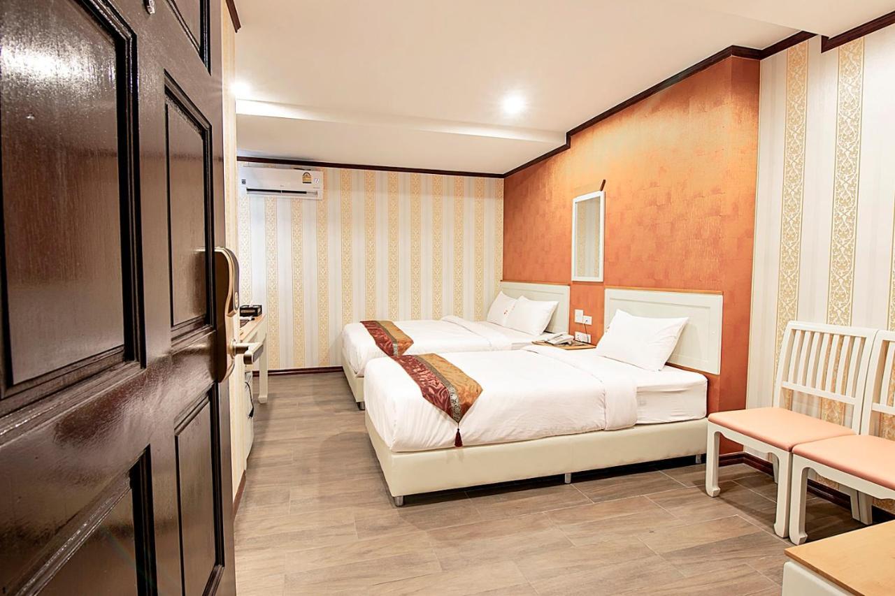 J&Y Hotel Latphrao 35 Bangkok Dış mekan fotoğraf