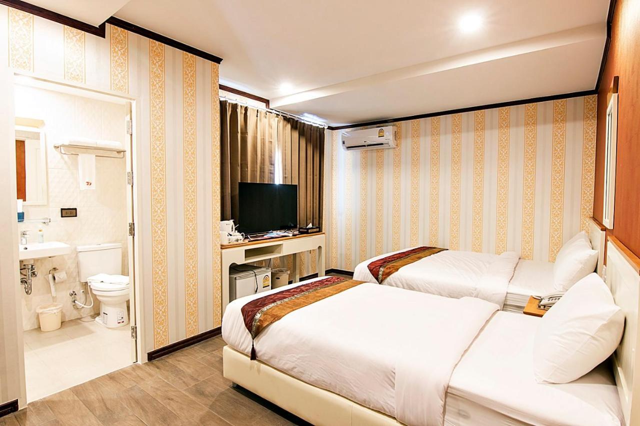 J&Y Hotel Latphrao 35 Bangkok Dış mekan fotoğraf